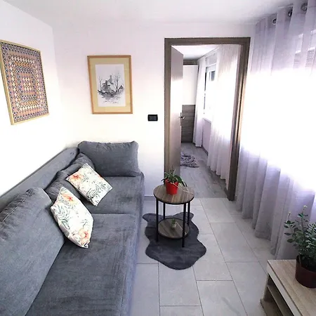 Centar * Ουμάγκ